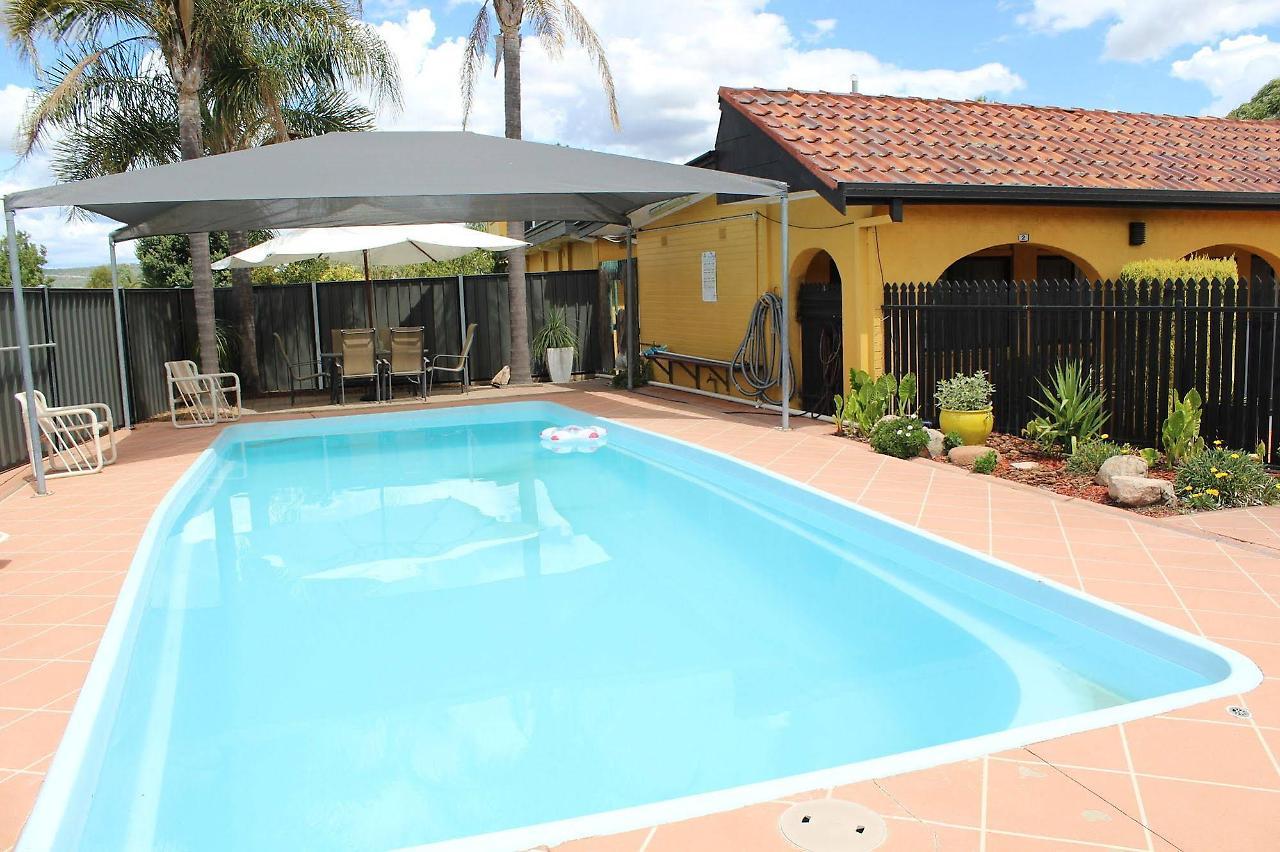 Twin Swans Motel Inverell Exterior photo